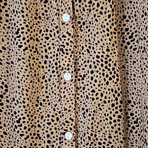 Old Navy Oversized Animal printed Button Front Long Sleeve Blouse Brown Size XS - Picture 9 of 11